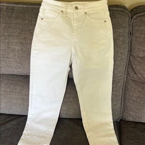 EUC Uniqlo white skinny jeans size 23